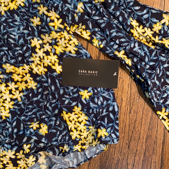 Zara Blue and Yellow Floral Top bell sleeve - med - Picture 4 of 4